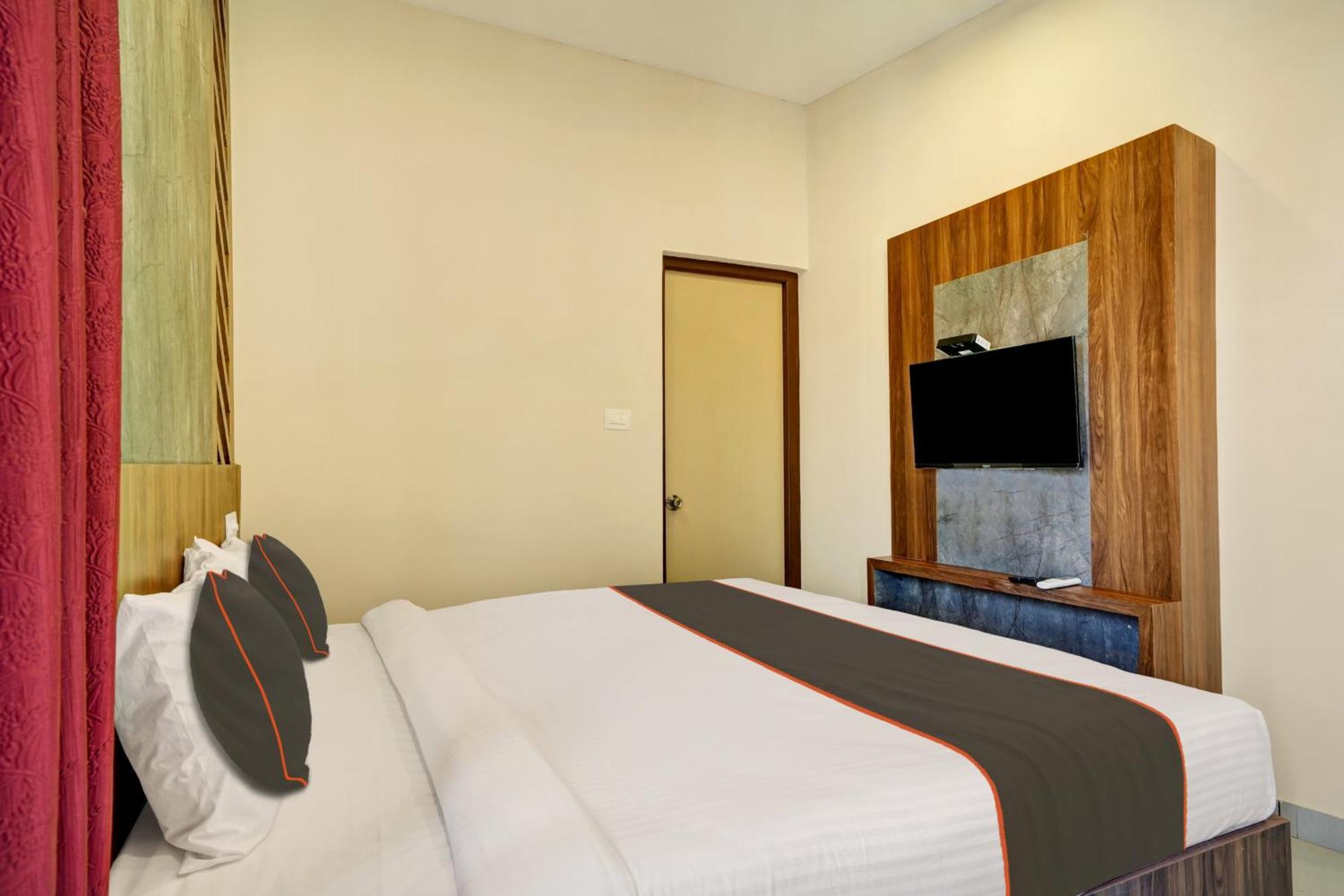 Gypsy Hotel Cusat Kochi Kültér fotó