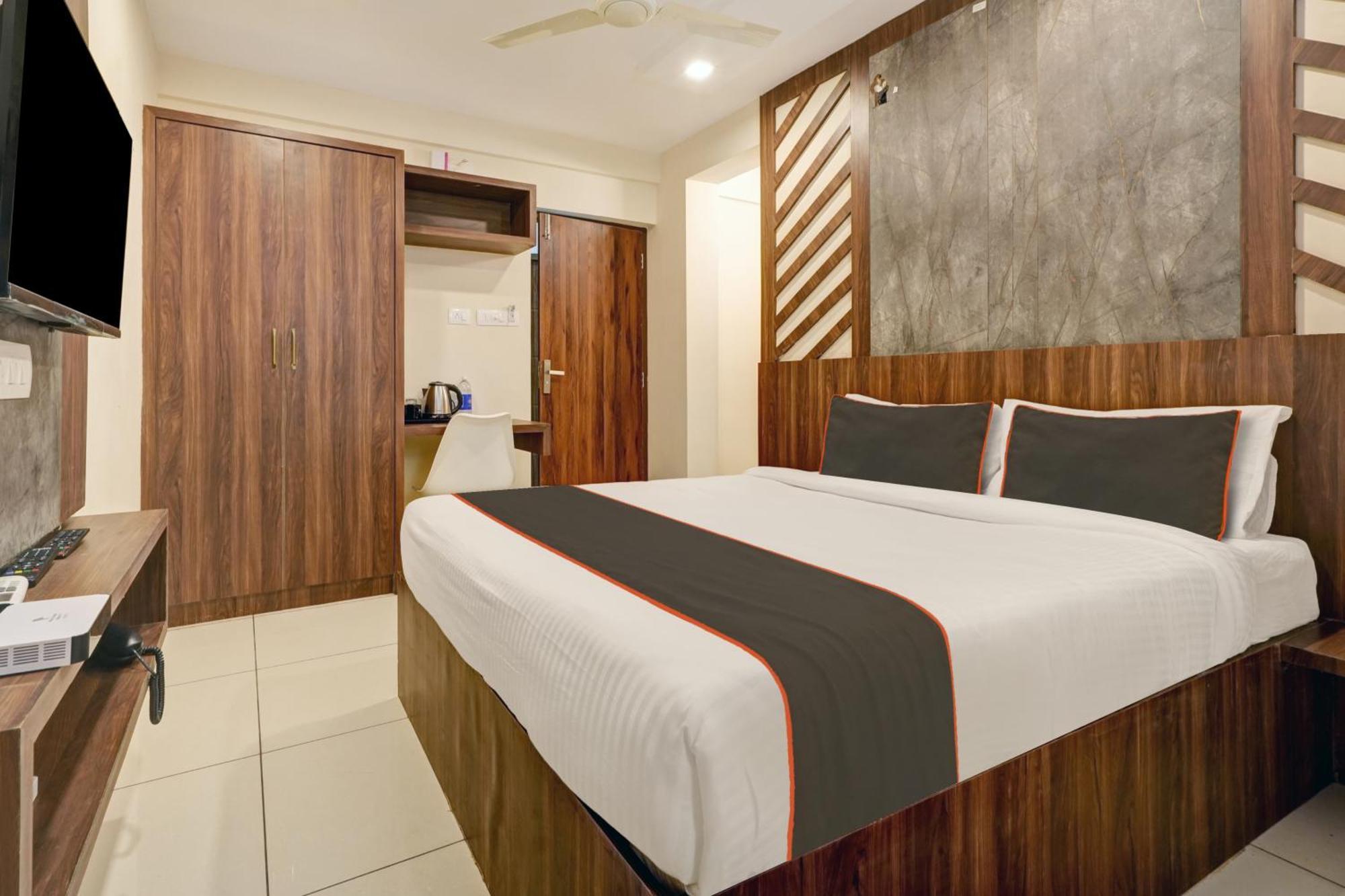 Gypsy Hotel Cusat Kochi Kültér fotó