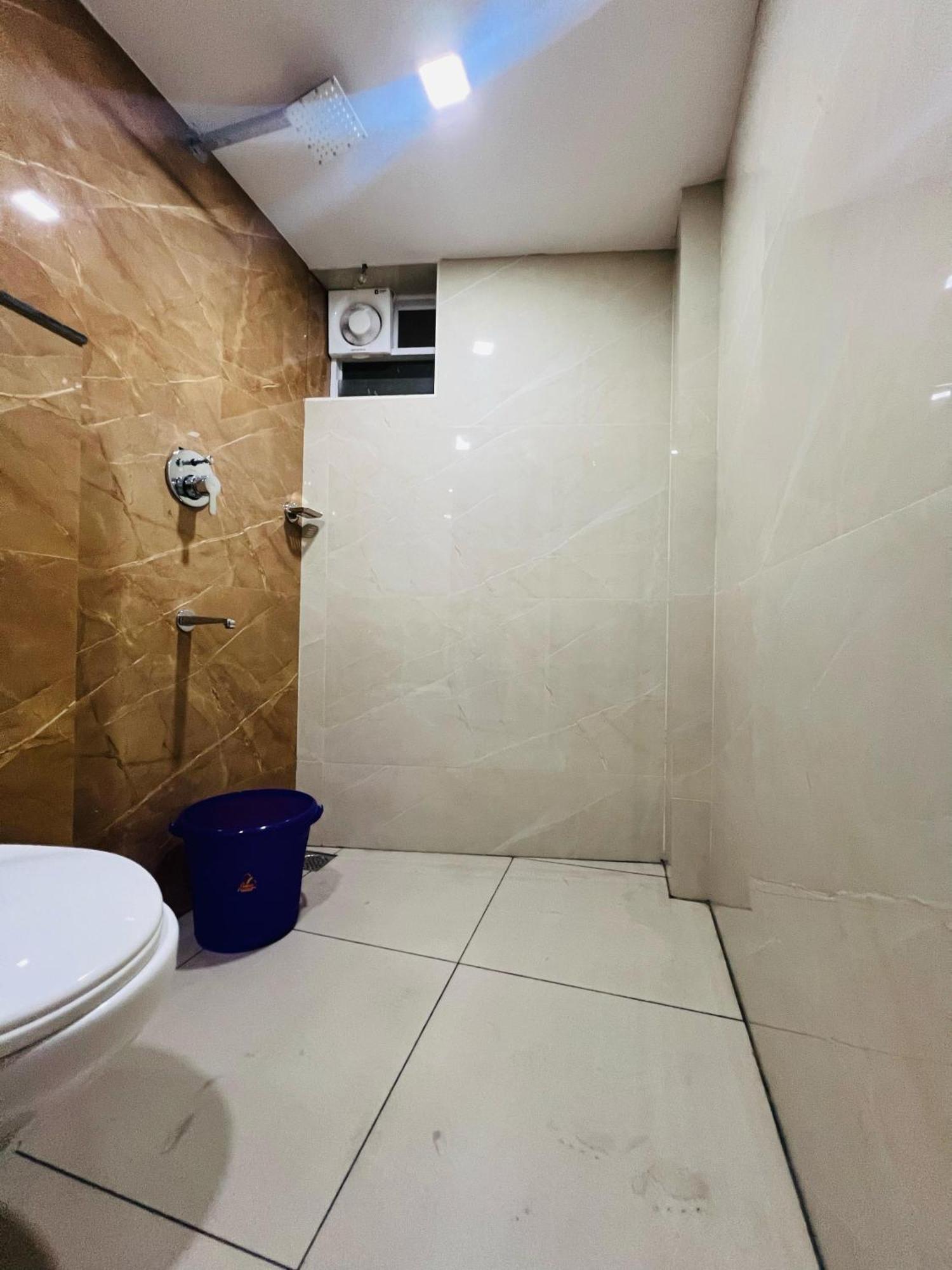 Gypsy Hotel Cusat Kochi Kültér fotó